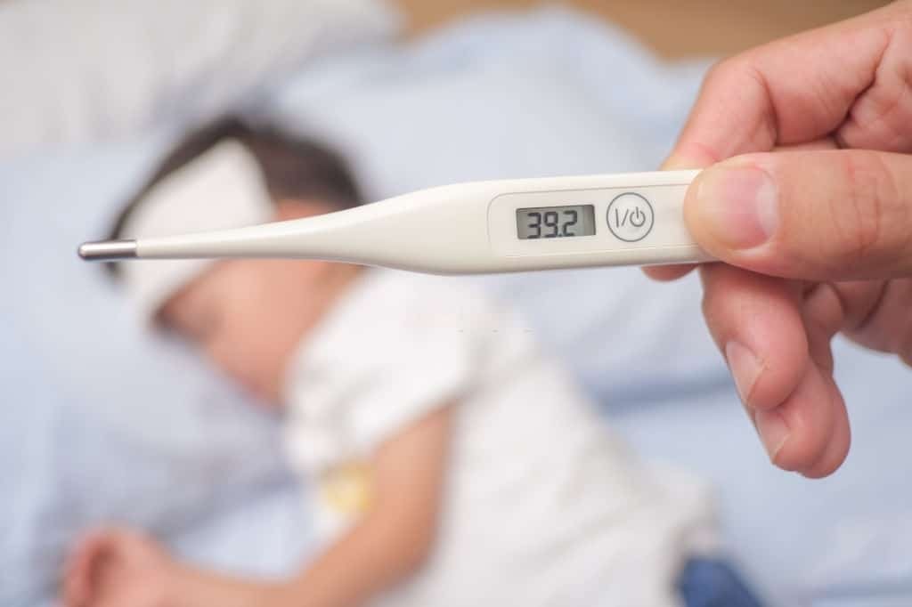Không nên cho trẻ bị sốt uống thuốc hạ sốt khi nhiệt độ vẫn dưới 38,5 độ.