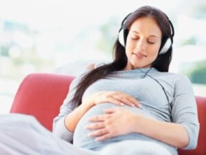 nghe nhạc dịu nhẹ sẽ tốt cho thai nhi