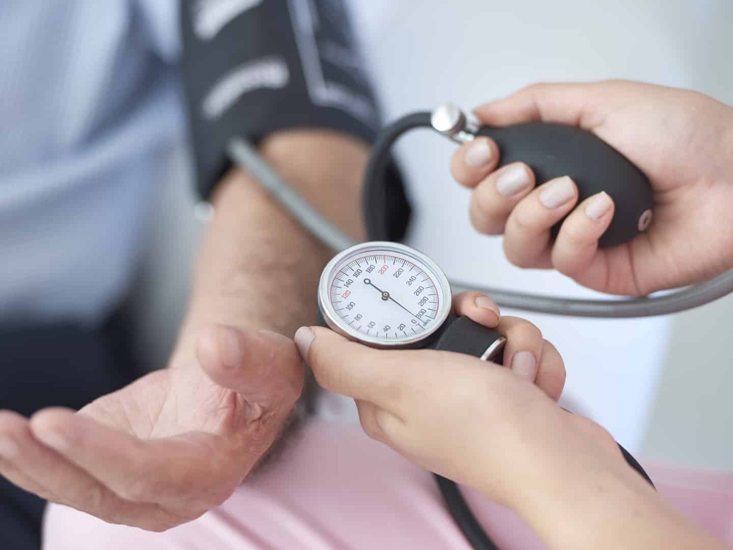 Tăng huyết áp là một trong những yếu tố nguy cơ phổ biến có thể dẫn đến sa sút trí tuệ do mạch máu