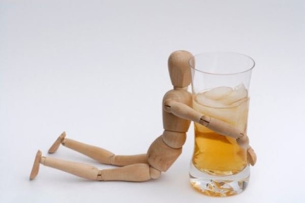Hội chứng cai rượu xảy ra khi bạn dừng uống rượu