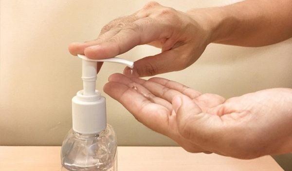 rửa tay sát khuẩn khi chăm sóc bệnh nhân