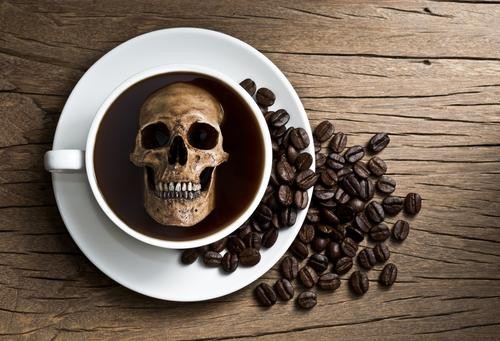 Tuy hiếm, nhưng tình trạng ngộ độc cà phê có thể dẫn đến tử vong.