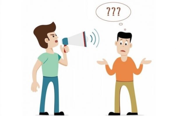 Người nghe kém thường phải yêu cầu người khác nói to, rõ hơn