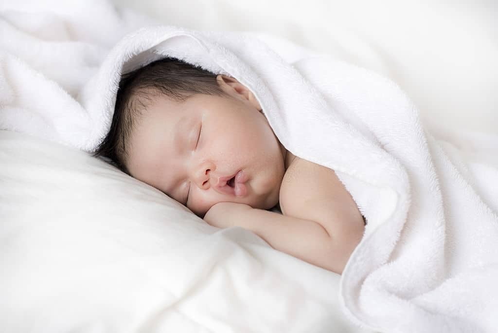 Trẻ ngủ ở tư thế nằm sấp có thể dẫn đến đột tử ở trẻ sơ sinh