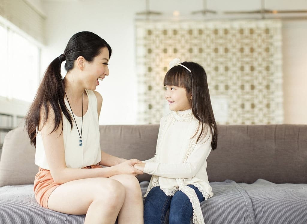 Cha mẹ là có vai trò quan trọng trong việc giúp đỡ trẻ gặp vấn đề về ngôn ngữ.