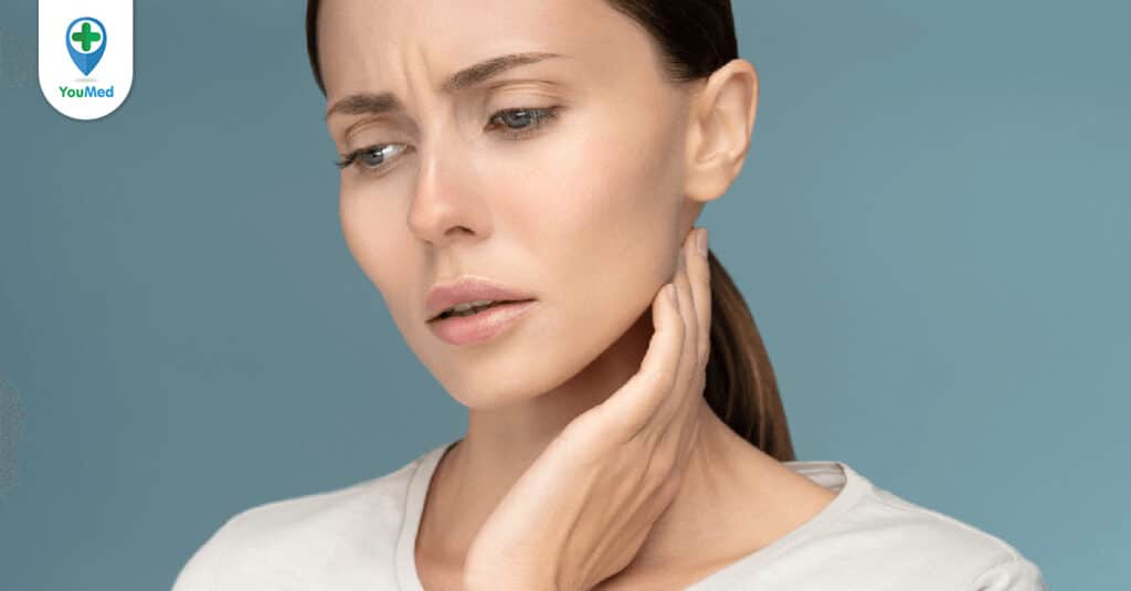 Bị sưng sau tai, nguyên nhân là gì?