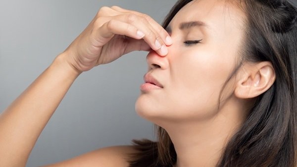 Nghẹt mũi là một triệu chứng vô cùng phổ biến, ai cũng có thể gặp phải