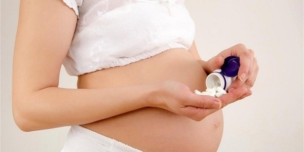 Có thể sử dụng Calcium Sandoz 600 trong khi mang thai và cho con bú trong trường hợp bị thiếu hụt canxi.