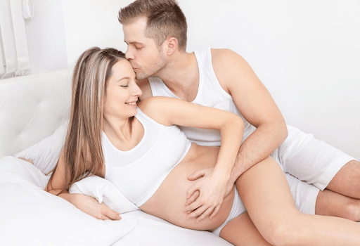 ra dịch màu nâu nhạt do quan hệ khi mang thai