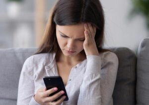 Dùng điện thoại quá nhiều có thể gây trầm cảm