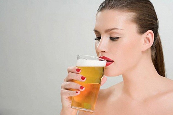 Không nên uống rượu bia khi mang thai