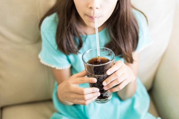 Trẻ uống nhiều đồ ngọt có nhiều nguy cơ mắc