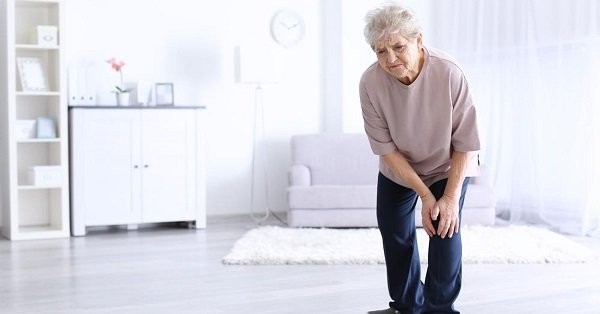 Loãng xương ở người già cũng là yếu tố nguy cơ của gãy xương