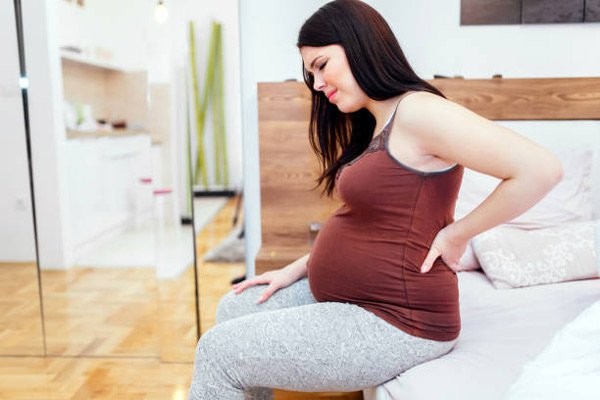 Đau lưng trong quá trình mang thai là một triệu chứng khá phổ biến