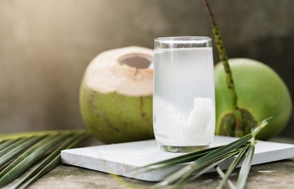 Uống nước dừa trong thai kỳ