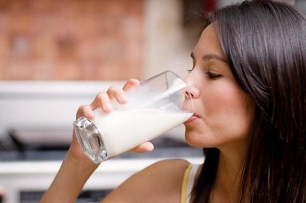 Cần lưu ý hàm lượng canxi và các vi chất dinh dưỡng bổ sung khi chọn sữa cho mẹ bầu