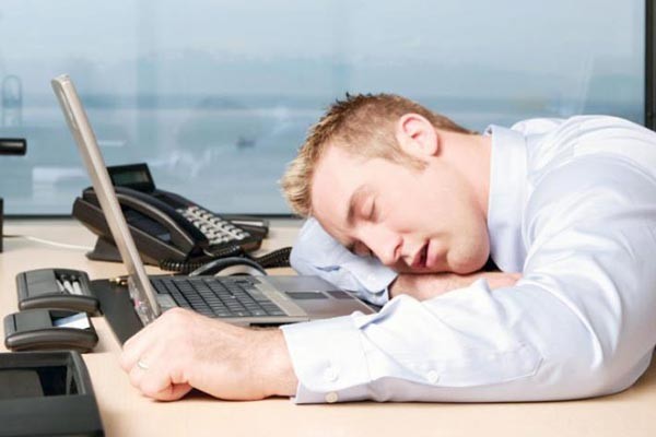 Buồn ngủ có thể là tác dụng phụ khi dùng thuốc