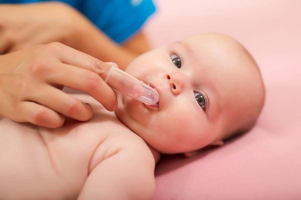 chăm sóc răng miệng cho trẻ sơ sinh