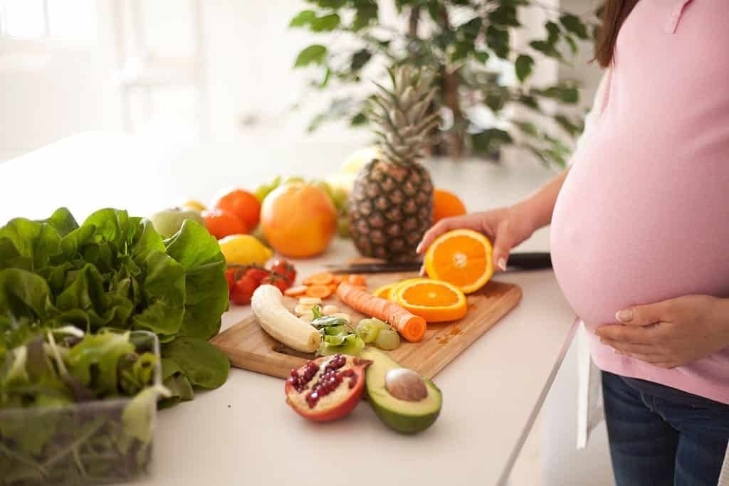Mẹ bầu cũng cần bổ sung các loại trái cây một cách phù hợp