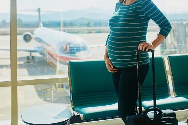 Mẹ bầu nên tham khảo ý kiến bác sĩ trước khi có những chuyến đi du lịch