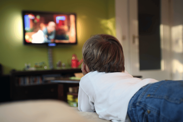  Trẻ em thường rất thích xem ti vi