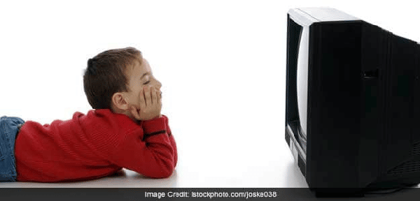  Ti vi mang lại ảnh hưởng cả tích cực lẫn tiêu cực cho trẻ