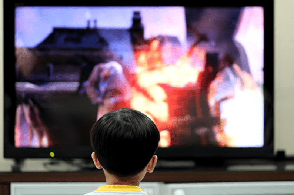 Các chương trình bạo lực trên ti vi không tốt cho trẻ
