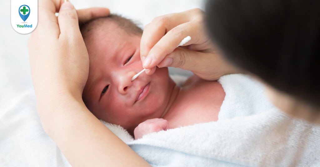 Trẻ sơ sinh bị nghẹt mũi phải xử trí như thế nào?
