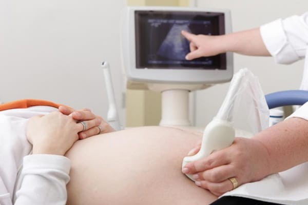 Khám thai có vai trò quan trọng khi mang thai tuần 22