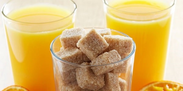 Những loại đồ uống như nước ép, sinh tố, hoặc sữa không cần thiết cho thêm đường