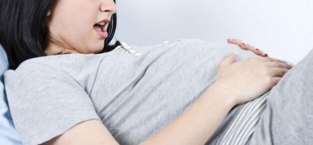Phụ nữ có thai dưới 37 tuần bị đau bụng kèm đau lưng có thể là dấu hiệu chuyển dạ sinh non