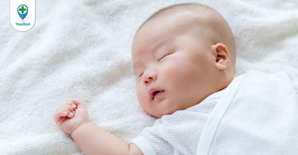 Như thế nào là tư thế ngủ an toàn cho bé?