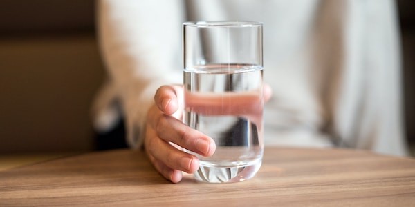 Uống đủ nước là biện pháp phòng ngừa viêm thận - bể thận