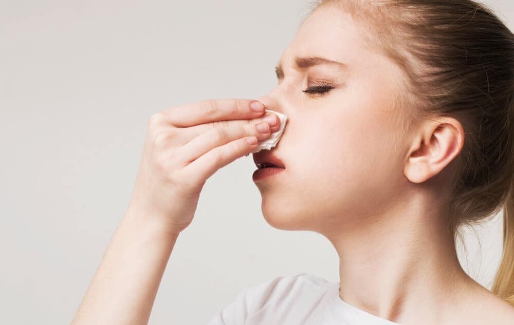 Triệu chứng của viêm mũi không dị ứng có thể khó phân biệt với viêm mũi dị ứng.