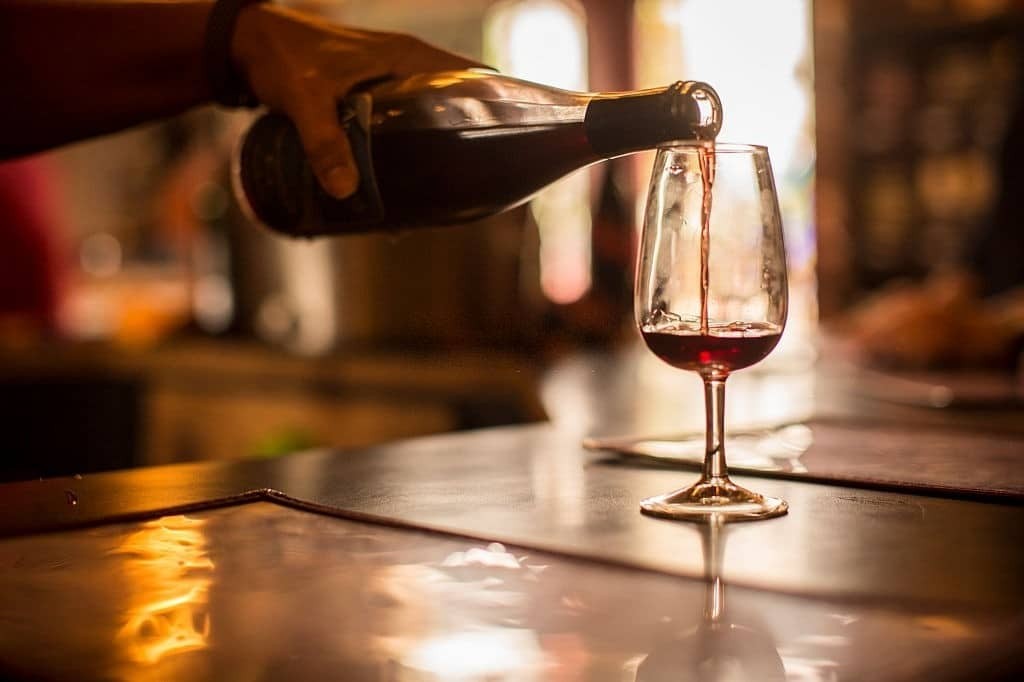 Uống nhiều rượu có thể gây tăng độc tính với gan