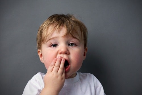 Chấn thương răng ở trẻ có thể khiến răng mọc lệch 