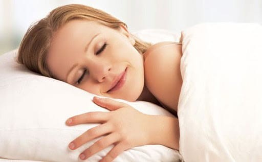 Mát xa chân ngay trước khi đi ngủ giúp bạn ngủ ngon