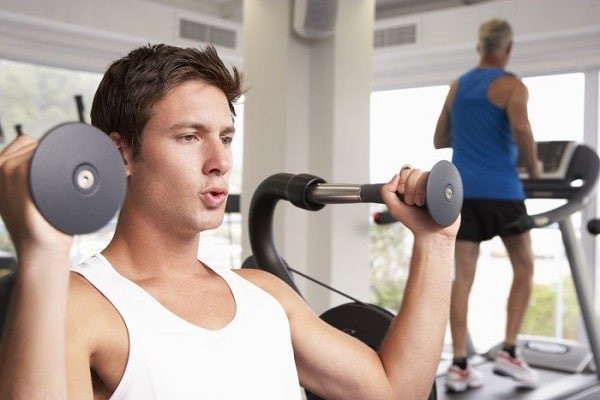 Giảm cân và luyện tập thể thao có thể giúp cải thiện số lượng và chất lượng tinh trùng