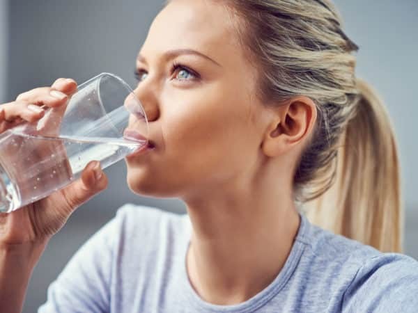 Uống nhiều nước là cách phòng bệnh hiệu quả