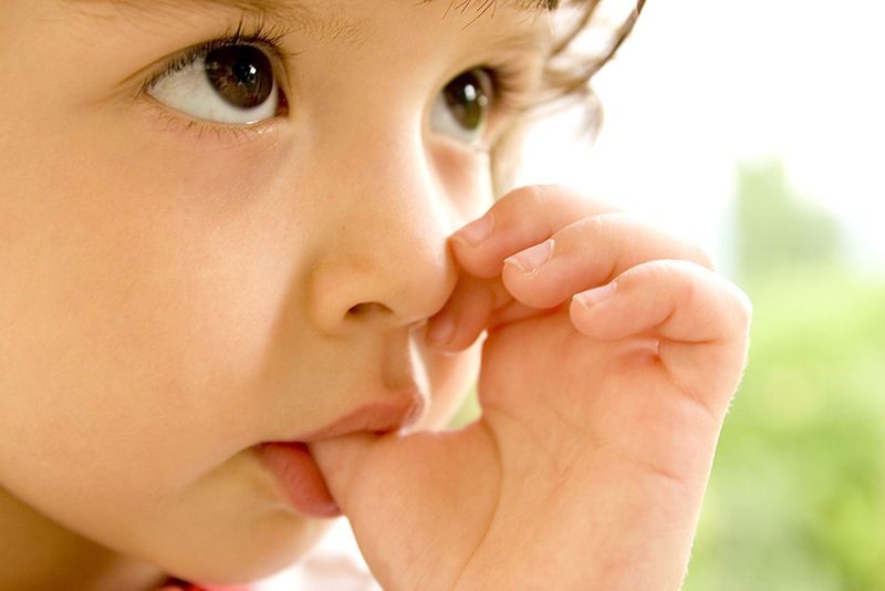Mút ngón tay - nguyên nhân dẫn đến răng mọc lệch ở trẻ
