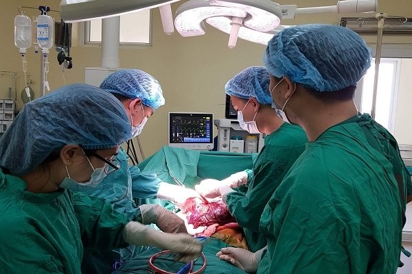 Phẫu thuật cắt bỏ khối u