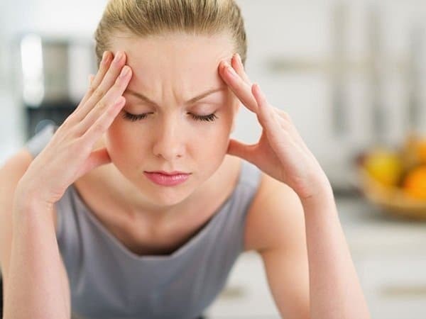 Đau đầu có thể liên quan đến các triệu chứng tiền kinh nguyệt