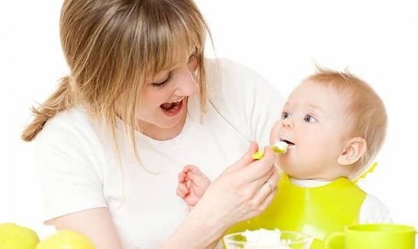 Trẻ 7 tháng tuổi đã có thể ăn thức ăn nghiền