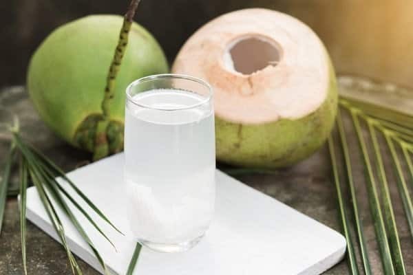 Nước dừa là một thức uống giải nhiệt - uống nước dừa có tốt không