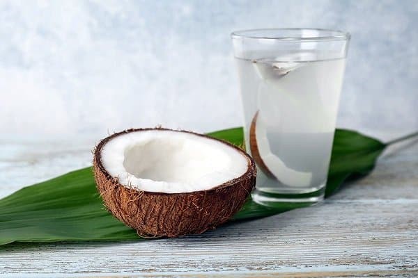 Nước dừa là một thức uống tự nhiên lành mạnh - uống nước dừa có tốt không