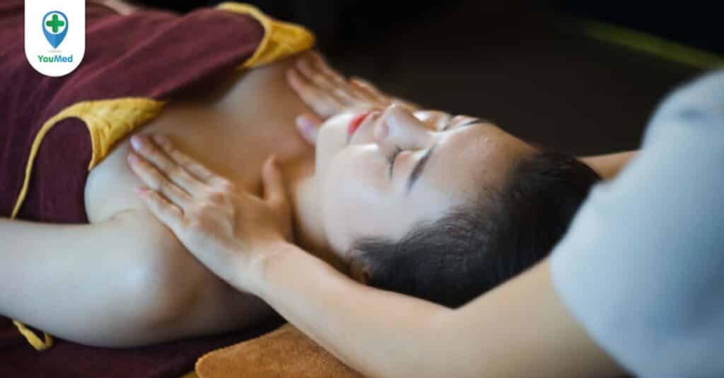 Massage ngực: Những điều bạn cần biết