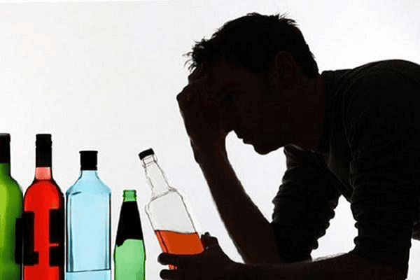  Người nghiện rượu có nguy cơ cao bị nấm thanh quản