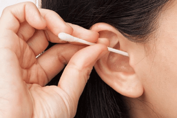 Nhiễm trùng tai có thể là do vật lạ vào tai