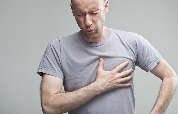 Tràn khí màng phổi có hai nguyên nhân nguyên phát và thứ phát