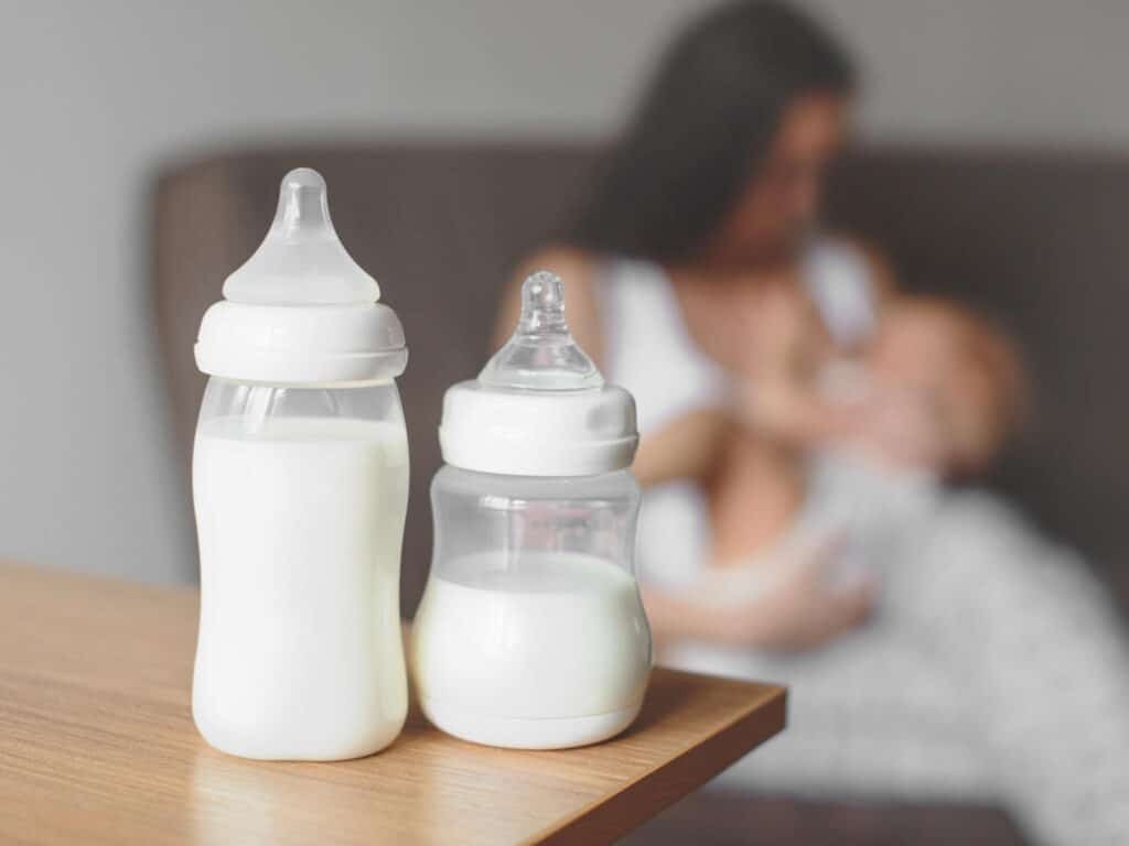 Sữa mẹ mang lại nhiều lợi ích cho trẻ